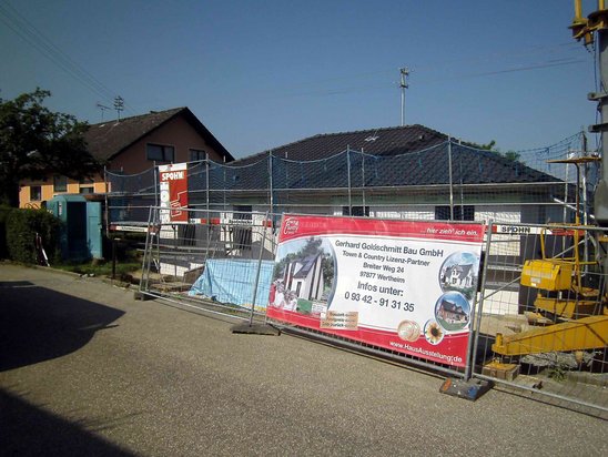 Der Bungalow während der Bauarbeiten